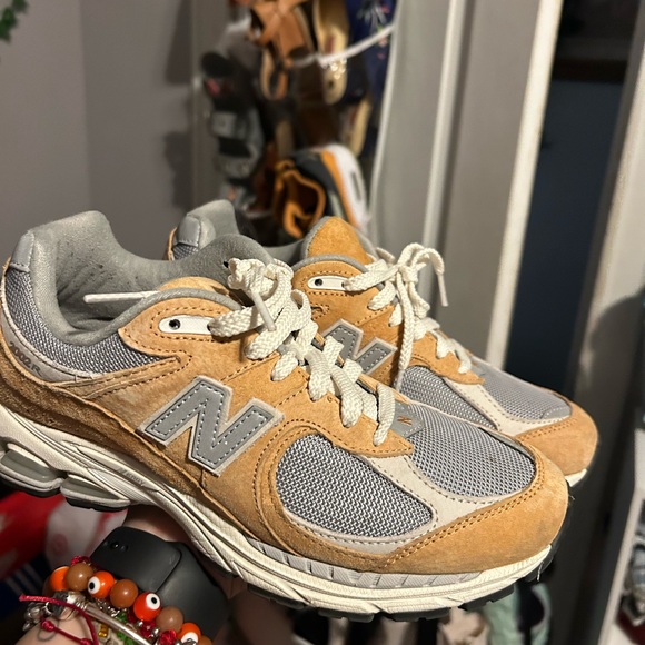 New Balance 2002r Sweet Caramel 6M - Picture 2 of 5